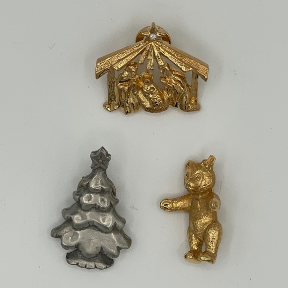 Christmas Pins Brooch Lot of 3 Nativity Tree Teddy Bear - Picture 1 of 10